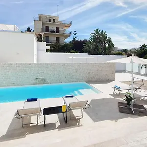 Mediterranea - Seaview, Pool & Garden Apartment Bari