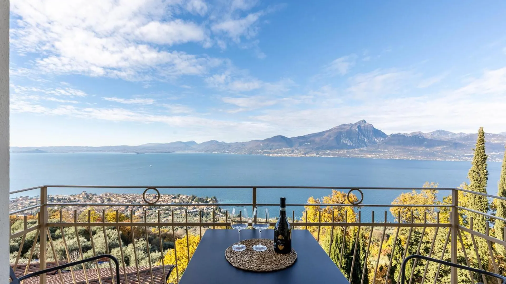 Casa Serena Lake View location